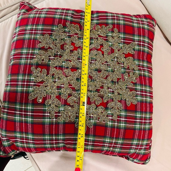 LOT TWO BEADED CHRISTMAS ACCENT THROW PILLOWS FOR DECORATING - Picture 5 of 6